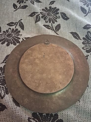 Vazalar: Bir vaza, Metal — 10