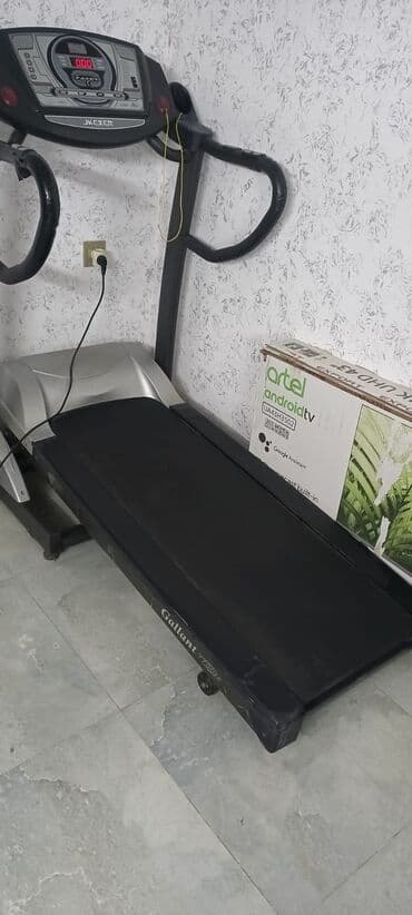 Qaçış trenajoru yaxşı vəziyyətdədir. 120 kg qədər götür. Ünvan