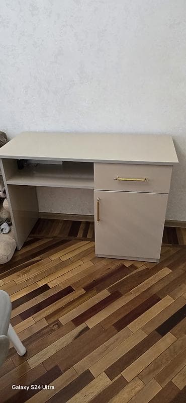 islenmis skaflar: Düz masa, Polkalı, Siyirməli, Sadə laminat — 2