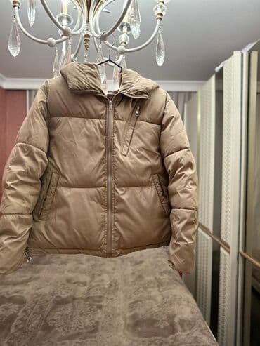 kişi gödəkcə: Qısa şişmə qış gödəkçəsi – bej rəng - Model: qısa, rahat, yüngül şişmə — 1