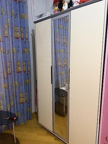 paltar dolab: Ağ rəngli, 3 qapılı paltar şkafı - Ön hissədə tam ölçülü güzgü — 1