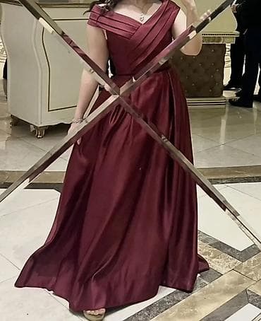 Bordo rəngdə uzun ziyafət/libas
S/M