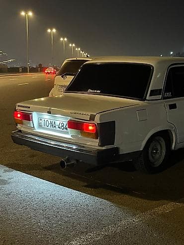 vaz baqaj: VAZ 2107, ağ rəng, sedan Xüsusiyyətlər: - Mexaniki sürətlər qutusu - — 7