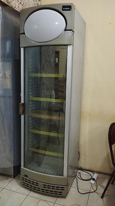 Tək qapılı şüşə vitrin soyuducu - Şaquli vitrin tipli, tək şüşə qapı