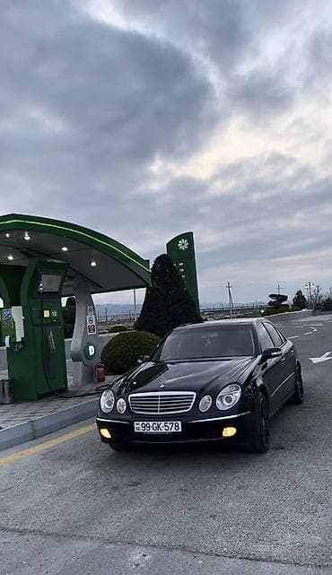 Mercedes-Benz E-Class: 2.7 l | 2003 il Sedan