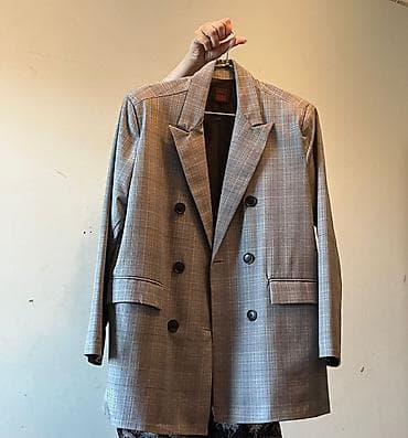 Şəxsi əşyalar: Qadınlar üçün klassik dəbli blazer - Rəng və naxış: Açıq boz tonlarda — 1