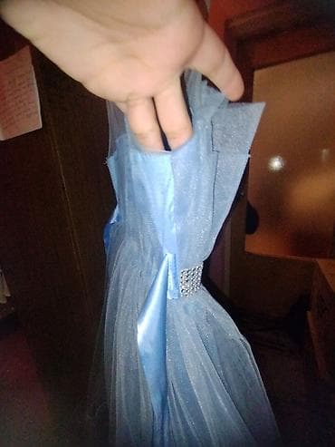 Mavi rəngli ziyafət/libas - Model: Aşağıdan genişlənən, tüllü ətəkli