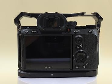 Videokameralar: Sony Alpha a7 III (ILCE-7M3) tam kadr güzgüsüz fotoaparat + SmallRig — 4