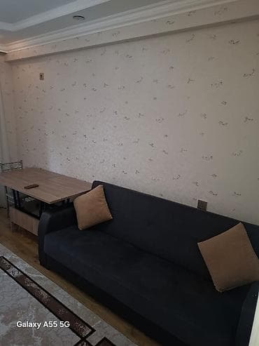 berde kiraye: 1 otaqlı mənzil – zal/yaşayış otağı Xüsusiyyətlər: - İşıqlı, yığcam — 2