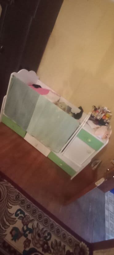 Oğlan və qız üçün, Dördbucaq, Beşik, Yellənmə mexanizmsiz