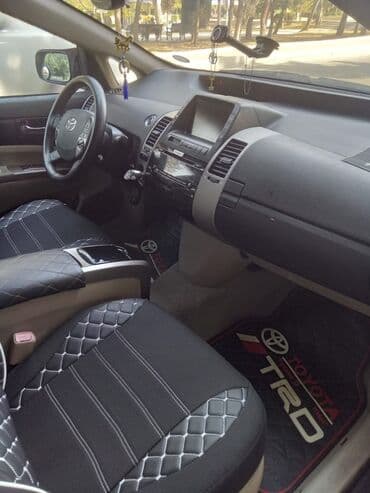 şüşə silən matoru: Toyota Prius Hybrid – liftbek - Yanacaq sistemi: hibrid (benzin + — 8