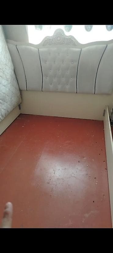 Taxt satilir 50m son qiymetdi.demiri yoxdu matras ve taxtdi.matras