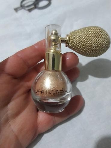 tebiyi parik: Lala Hacıyeva – Qızılı bədən parıltısı (puflu atomizerli) - Şüşə — 1