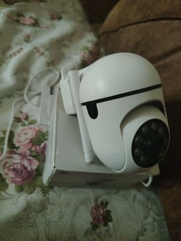 insta 360 qiymeti: Ağ rəngli, fırlanan korpuslu təhlükəsizlik kamerası. Led işiq, gecə — 5