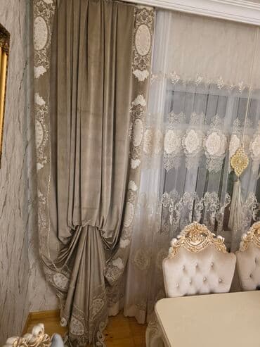 Mücrülər: Zərif naxışlarla bəzədilmiş, bej rəngli tül pərdə və ağır bej rəngli — 2