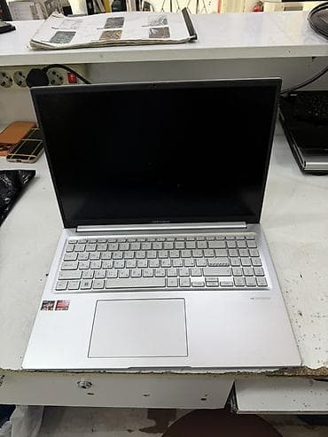 Platası xarabdı, bu vəziyətdə satılır. 8GB Ram 15.6 30 pin Full HD