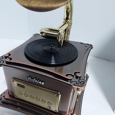 mini disk: Qramafon qutusunda.yeni.cardirilma var.flescart,usb yerı var.böyuk — 2