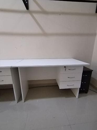 parket laminat: Ofis üçün uzun iş masası komplekti - Rəng: ağ masaüstü, ağ çekmecə — 1