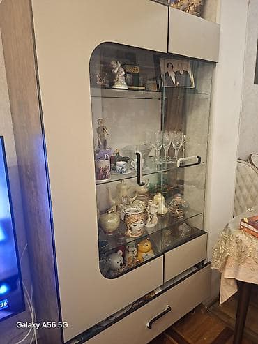 acıq dolab: TV altlığı — 1
