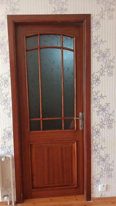 Ремонт и строительство: Taxta interyer qapısı – şüşəli klassik model 3 ed hunduruk 2.20 en 90 — 1