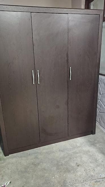 paltar işkafi: Tünd qəhvəyi rəngdə 3 qapılı şkaf - Material: laminat/taxta — 2
