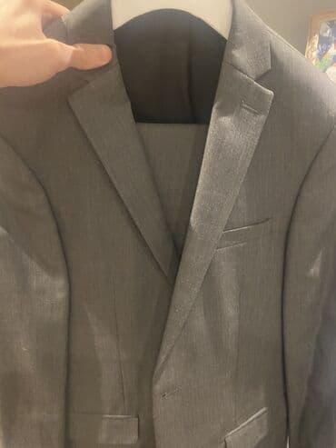 Boz rəngli üçlük kostyum dəsti: - Tərkib: pencək, jilet və şalvar -