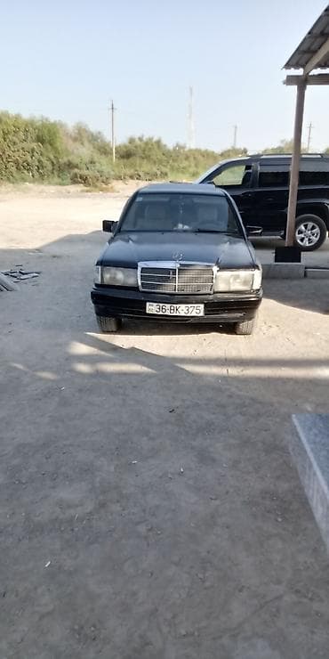 mersedes kreditle: Mercedes-Benz 190 (W201): 2 l | 1992 il Sedan — 3