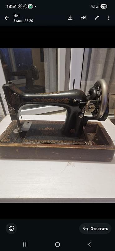 Antik mexaniki tikiş maşını - Qol ilə fırladılan çarx (flywheel) və — 2