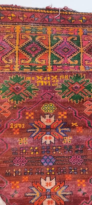 Xalça – əl toxuması, rəngarəng naxışlı - Material: Yundan əl toxuması