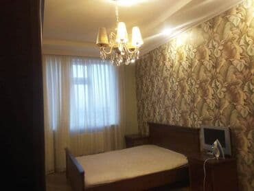 8 mikrorayon: 8 mkr, Bakı Turizm Peşə Məktəbinin yaxınlığında, Zirvə Şadlıq — 4