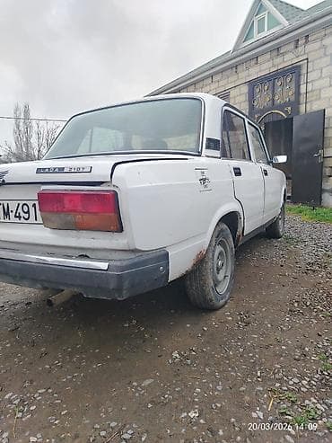 17 teker: Lada 2107, ağ rəng, sedan gövdə.masin ideal vəziyyətdədir mator — 5