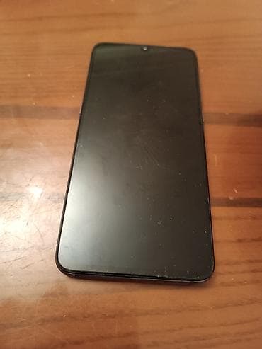 Mi 9 lite . ekran qırılıb. qalanı hissə kimi satılır