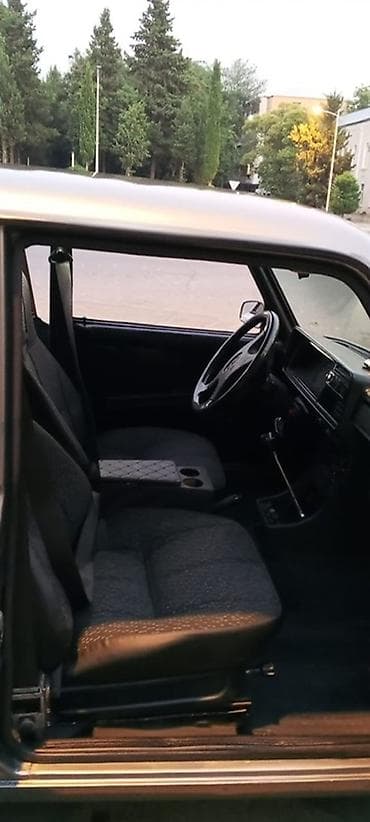 satılık araba: VAZ 2107 sedan 2006 cı il buraxılış — 5 pilləli sürət qutusu mator 03 — 5