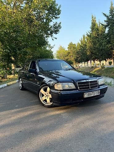 mini mercedes: Mercedes-Benz C-Class: 2.2 l | 2000 il Sedan — 1