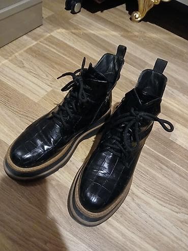 Qadın üçün qışlıq kruqoyun dabanda bağcıqlı botlar - Rəng: qara -