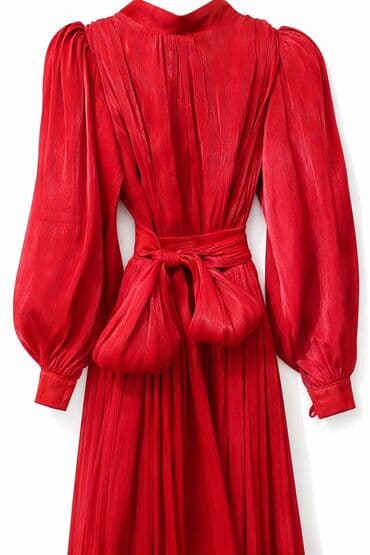 Yeni 220 AZN alinib. bir defe geyinilib. Max uzundur. Ideal