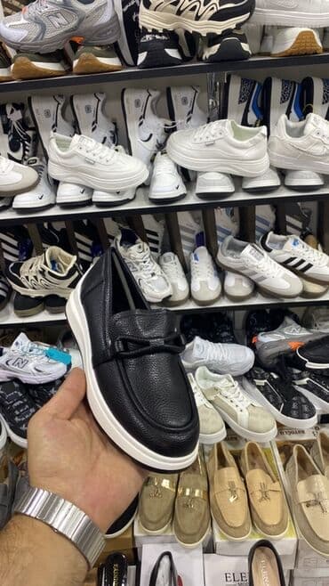 flis kişi tolstovkaları: Məhsul: Kişi və qadın ayaqqabıları – gündəlik və stil kombinasiyası — 7