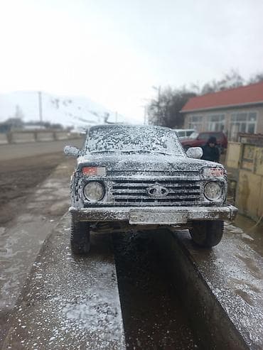 vaz kuza: Lada Niva (VAZ 2121) yolsuzluq avtomobili - Kuzov: 3 qapılı, kompakt — 6