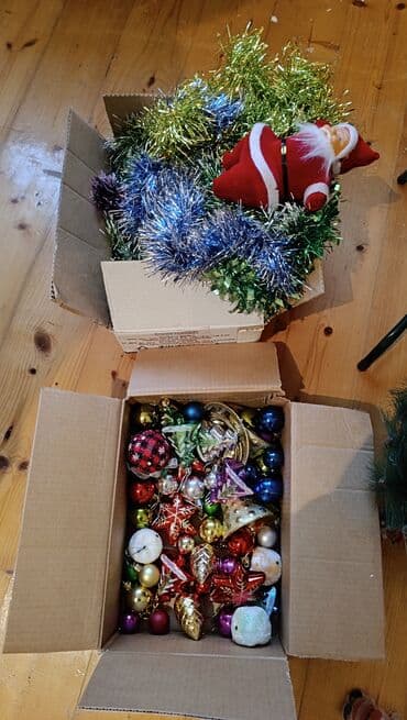 UAZ: Yeni il dekoru komplekti: şam ağacı, oyuncaqlar, bəzəklər və Santa — 3