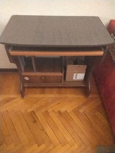 Düz TV altlığı, Polkalı, Laminat