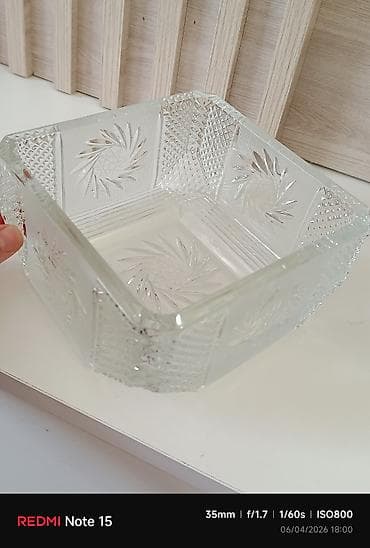 coca cola stekan: Xrustal qab - Kənarlar: çoxbucaqlı, möhkəm qalın haşiyə - İstifadə — 2