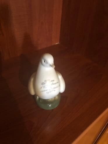 Qedimi farfor statuetka