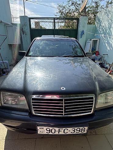 man sat: Mercedes-Benz C 180: 1.8 l | 1996 il Sedan — 1