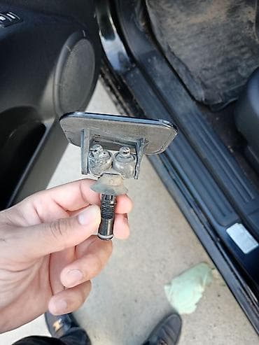 126 ban: Kia sorento 2008 madelin usdunen cixib buferin usdunde olan sağ teref — 2