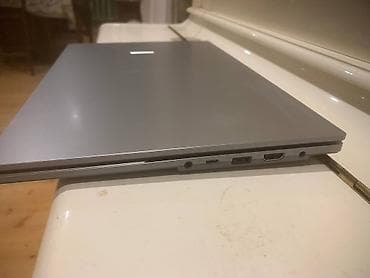 ASUS Vivobook (gümüş rəng) noutbuk Xüsusiyyətlər: - Ekran: 15.6" — 4