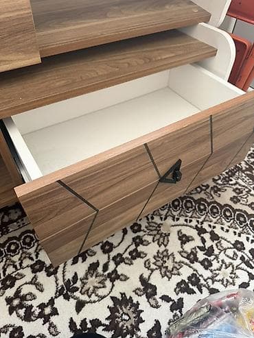 240 kabel: Düz TV altlığı, Polkalı, Laminat — 4