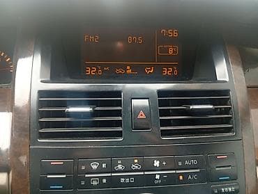 panellerin satisi: Model: Nissan Bluebird Sylphy (təxmini) Kuzov: sedan, mavi rəng Salon — 4