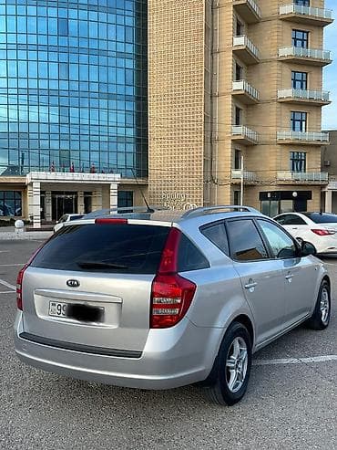 mersedes c 220: Kia Cee’d SW (station wagon), gümüş rəngli. Xüsusiyyətlər və — 2