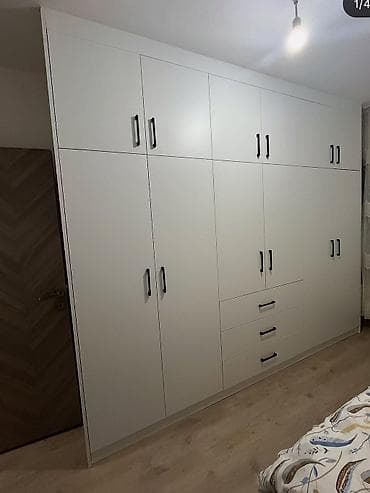 Мебель для дома: Ağ rəngdə iri tutumlu qarderob şkafı - Divardan-divara quraşdırma — 1