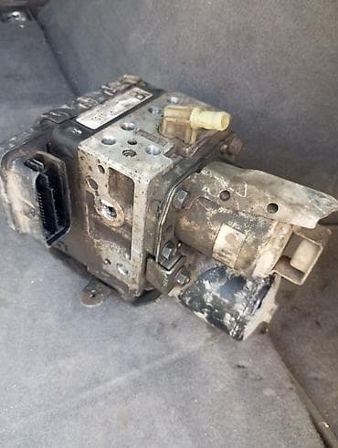 nissan note motor: Salam.20 kuza prius AbS matorudur.abs in ozu dagilib istyen yigdirib — 1